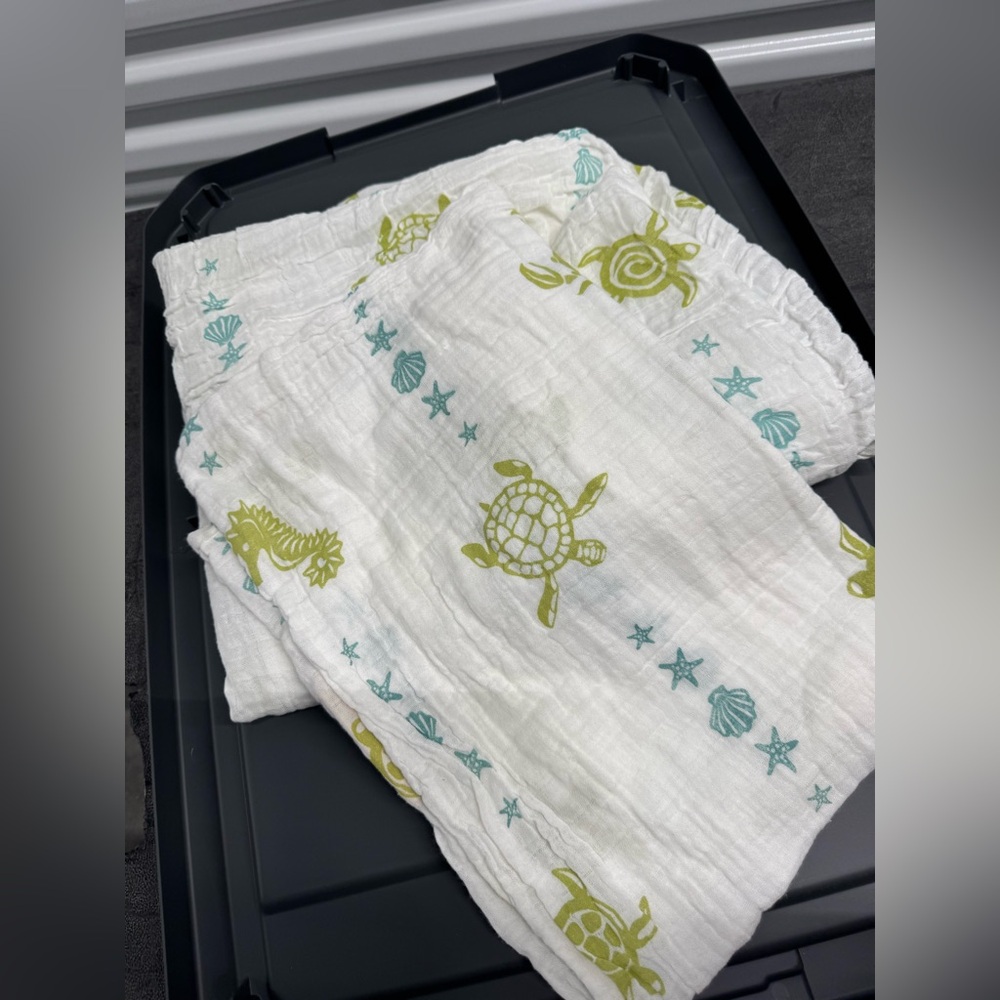 Muslin swaddle and crib sheet set - Sea turtle and shell print